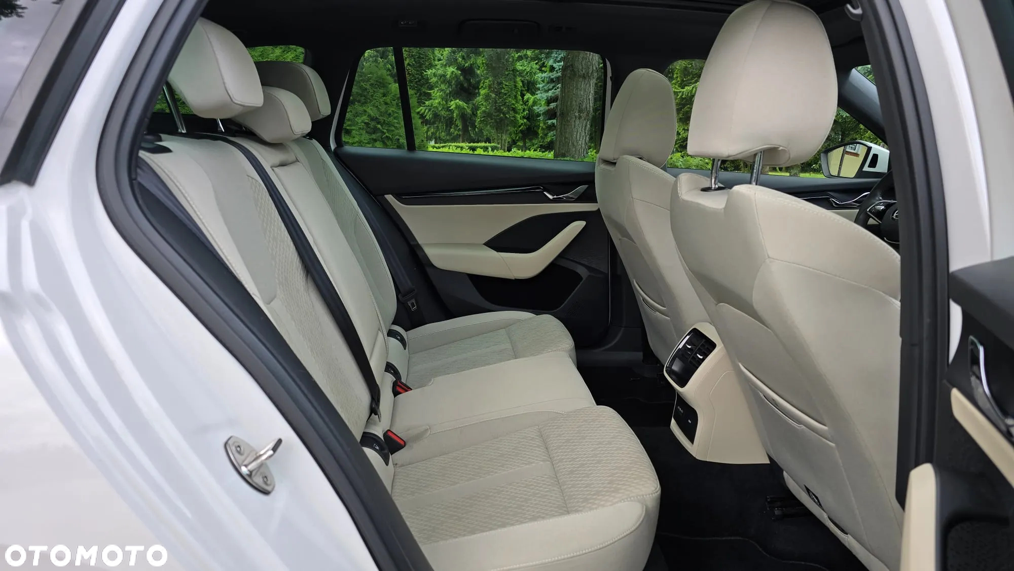 Skoda Octavia Combi 2.0 TDI DSG First Edition - 23