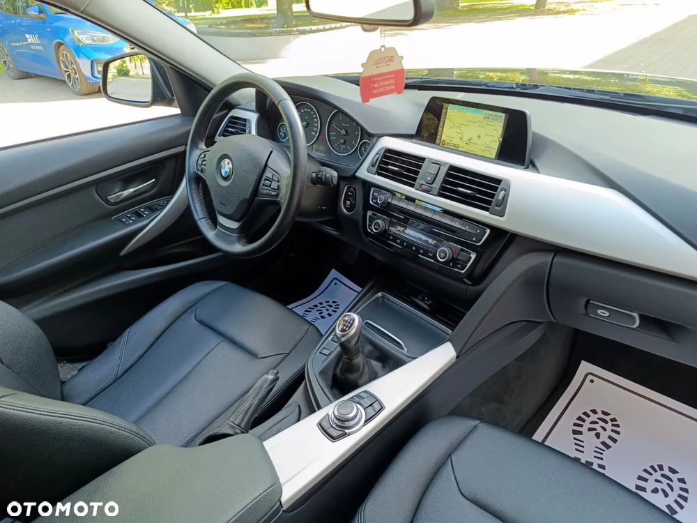 BMW Seria 3 318d Touring - 33