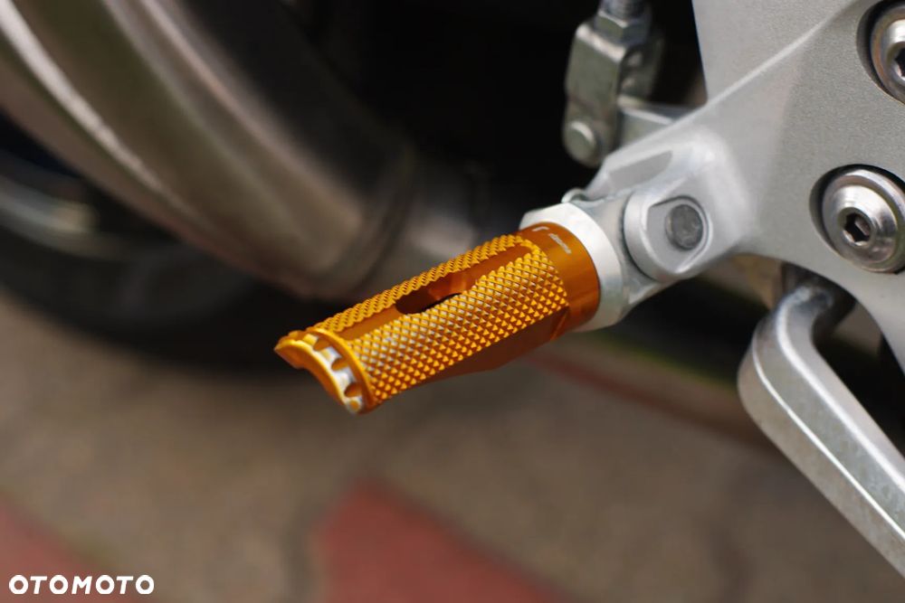 Suzuki GSR - 17