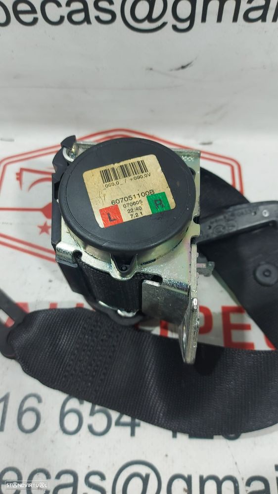 Cinto de Segurança Trás Direito BMW Série 1 E87 607051100B Original - 3