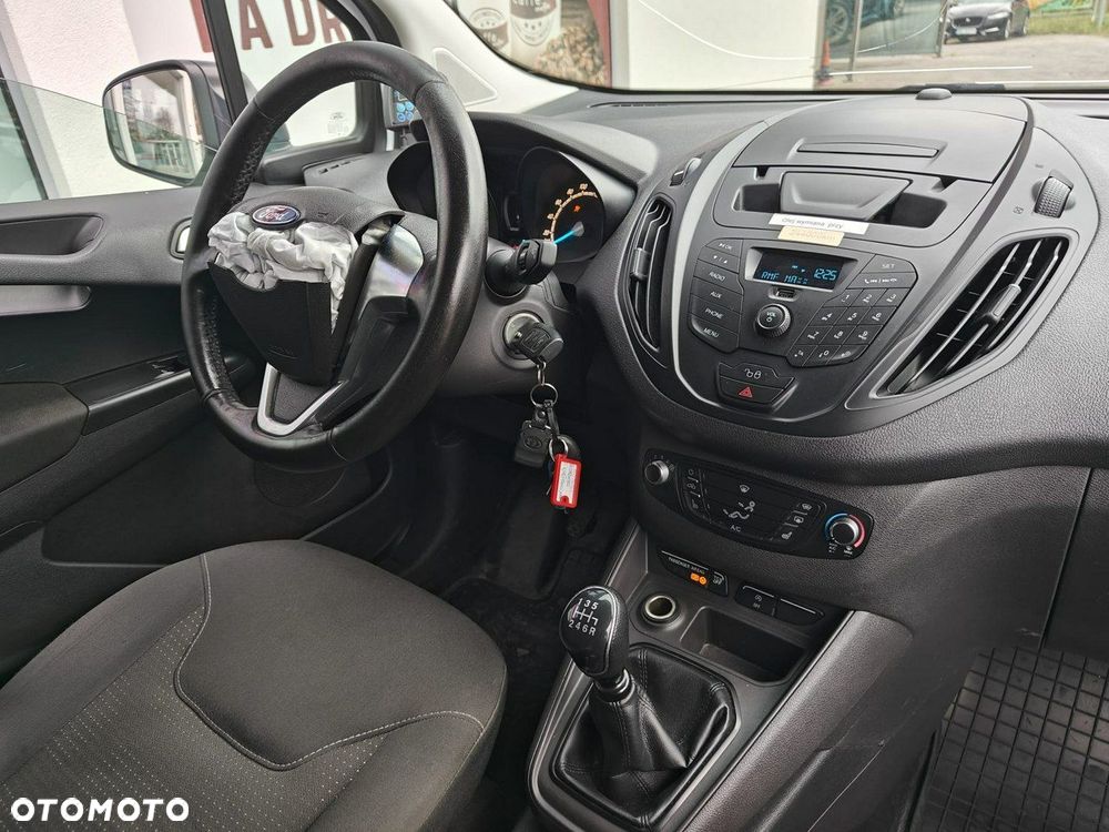 Ford Transit Courier - 11