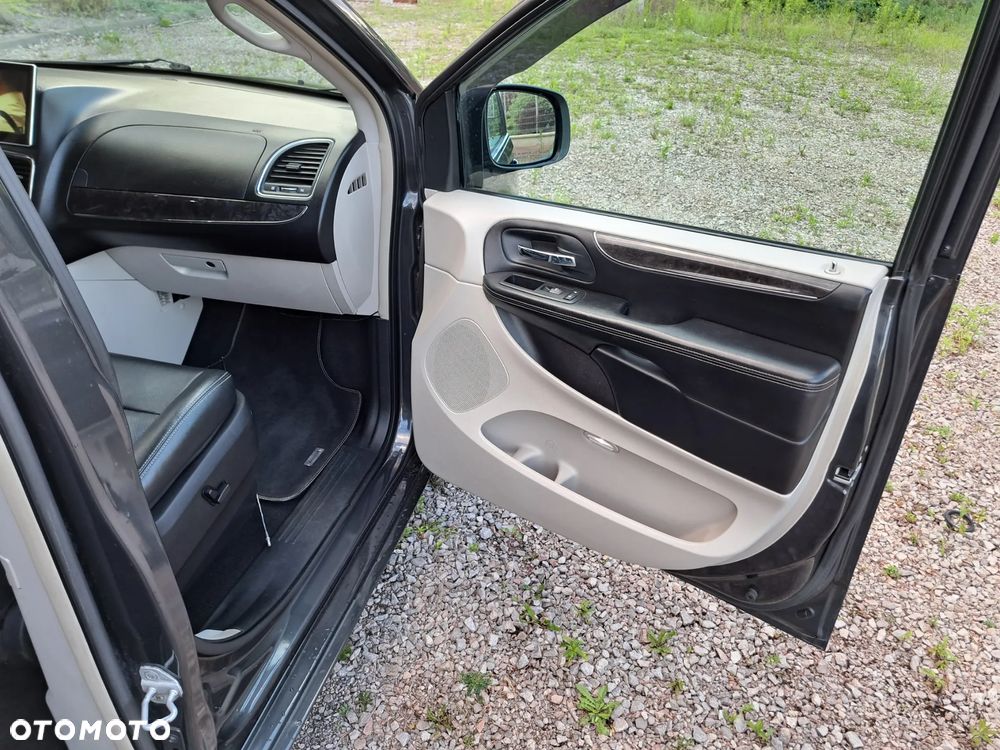 Chrysler Town & Country 3.6 Touring - 19