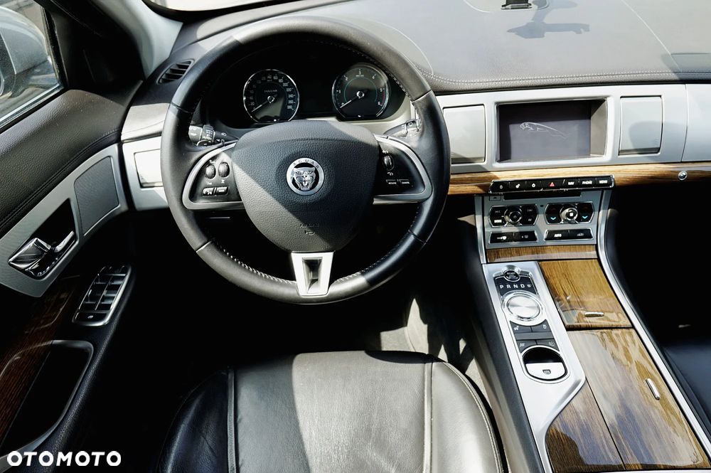 Jaguar XF 3.0 V6 D Luxury - 26