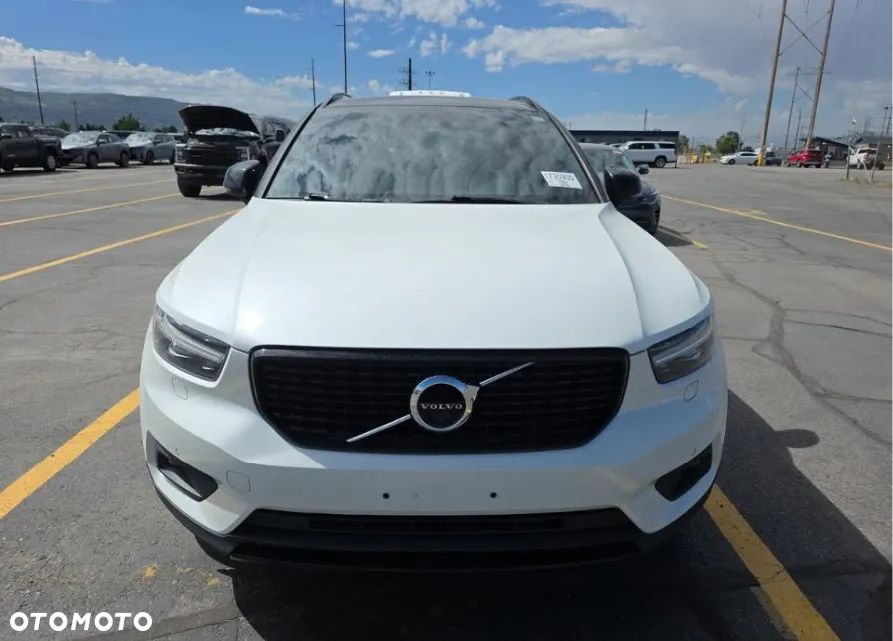 Volvo XC 40 T5 AWD R-Design - 3