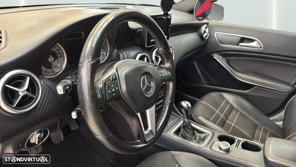 Mercedes-Benz A 200 d AMG Line - 19