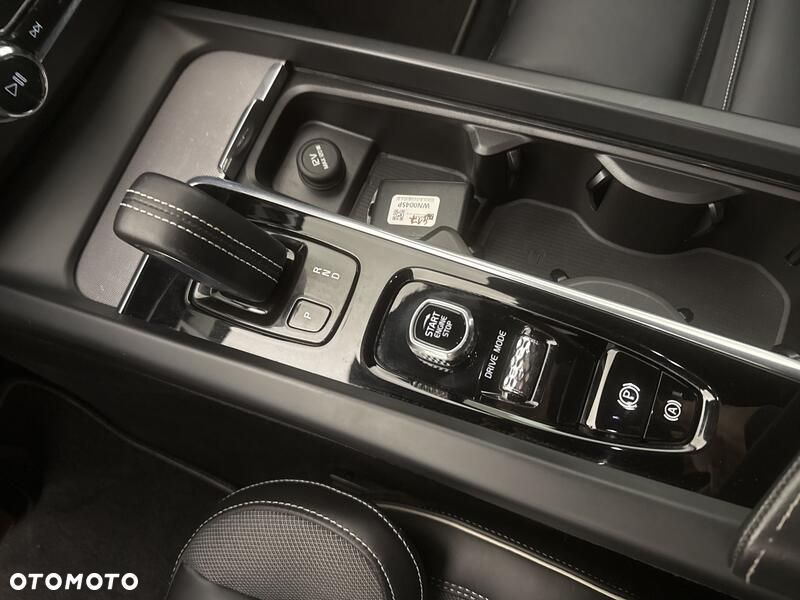 Volvo XC 60 B4 B R-Design - 16