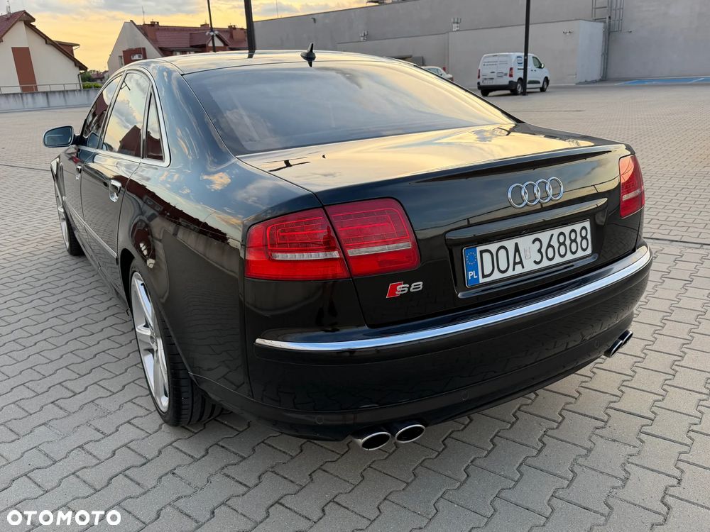 Audi S8 - 8