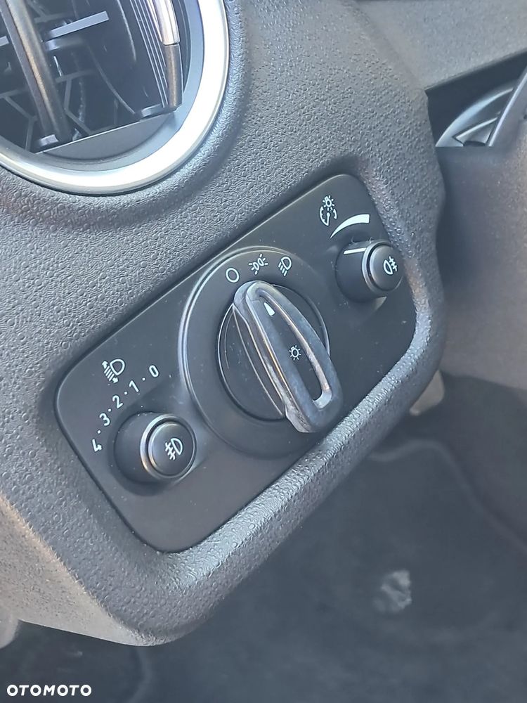 Ford Fiesta 1.0 Champions Edition - 32