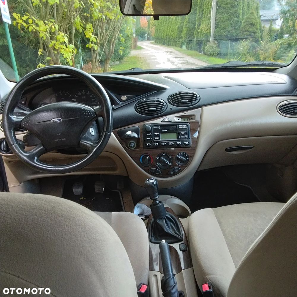Ford Focus 2.0 Ghia - 6