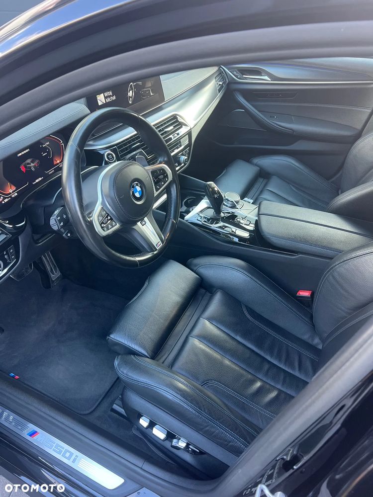 BMW Seria 5 M550i xDrive - 7