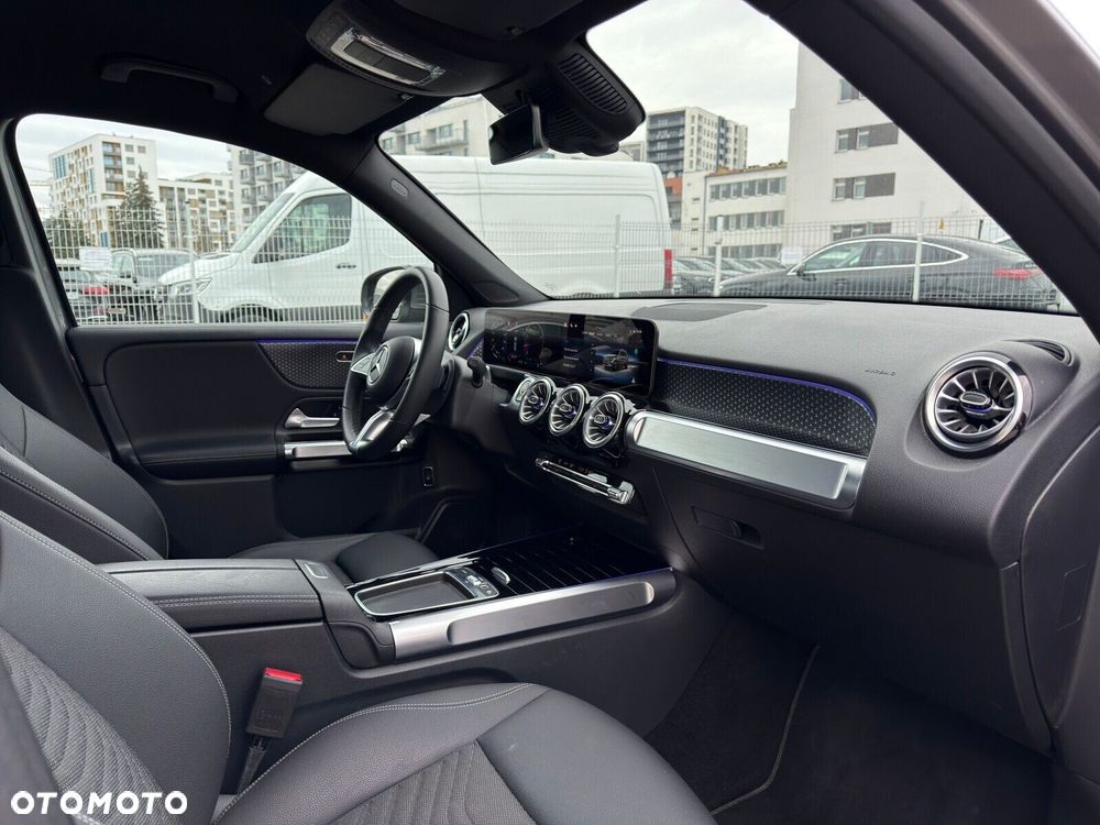 Mercedes-Benz GLB 200 Progressive 7G-DCT - 25