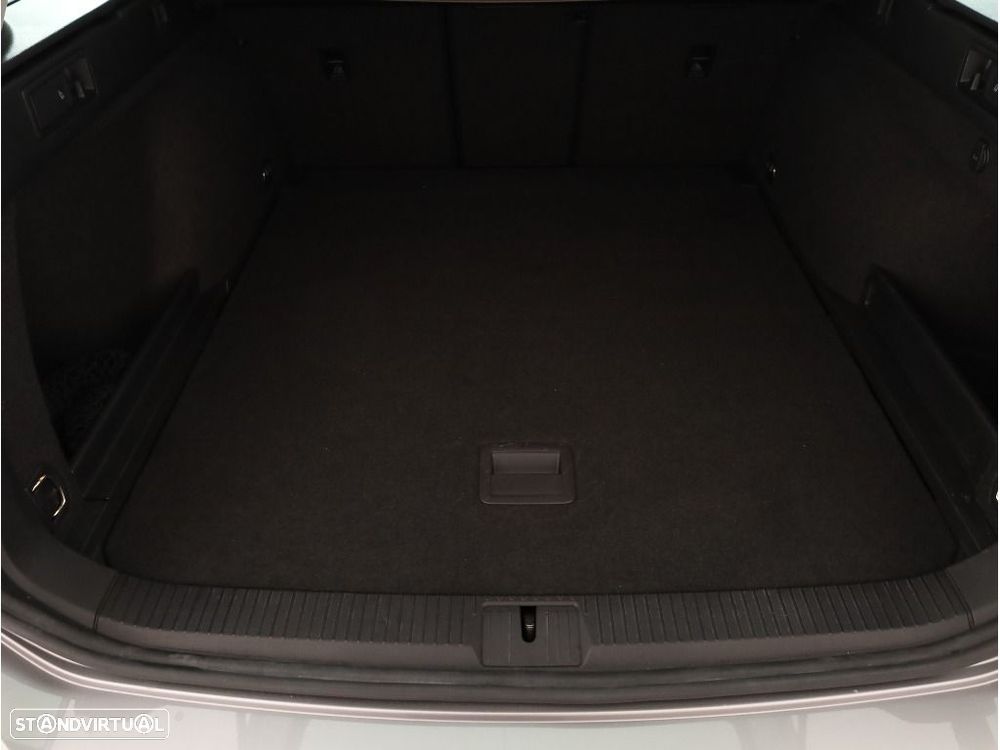 VW Passat Variant 1.6 TDI Business DSG - 13