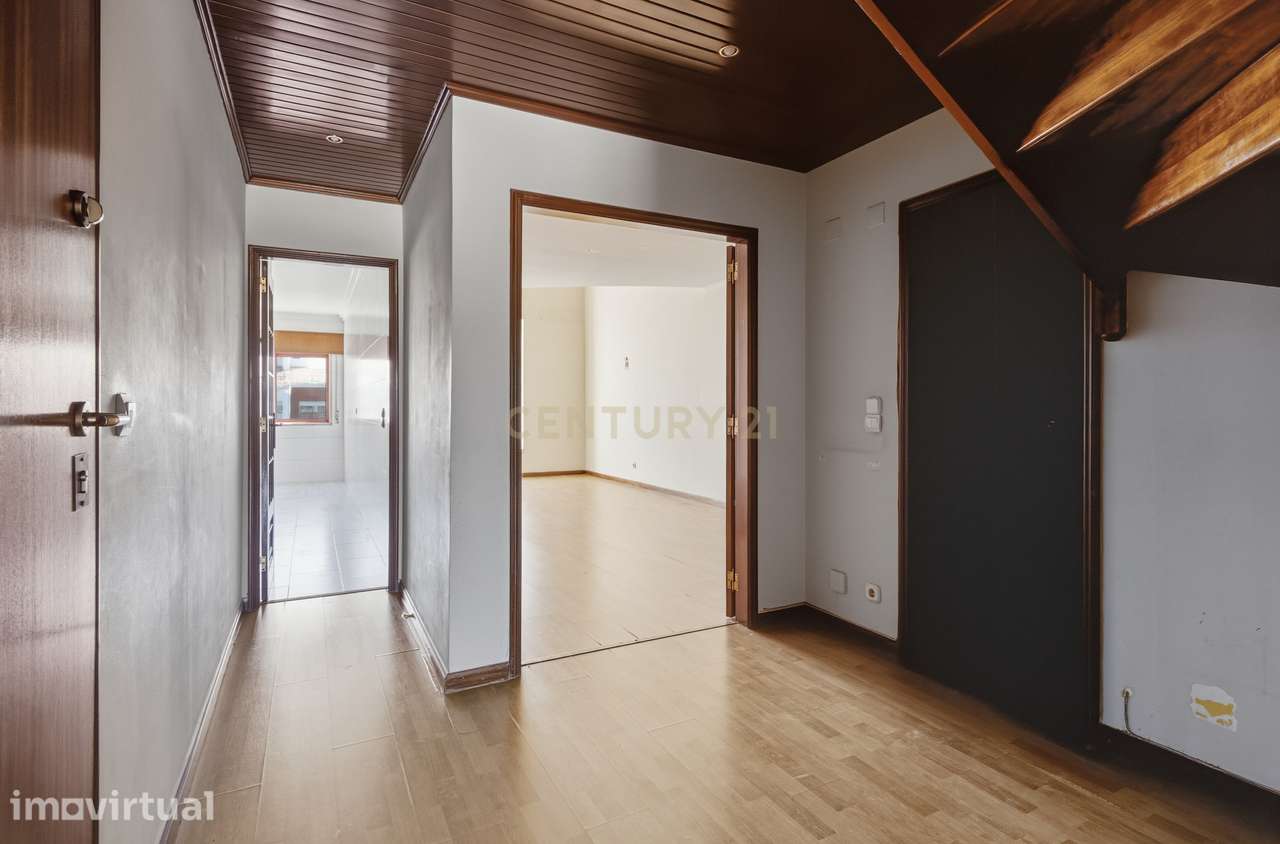 Apartamento T2+1 Duplex com estacionamento e vista desafogada - Grande imagem: 3/29