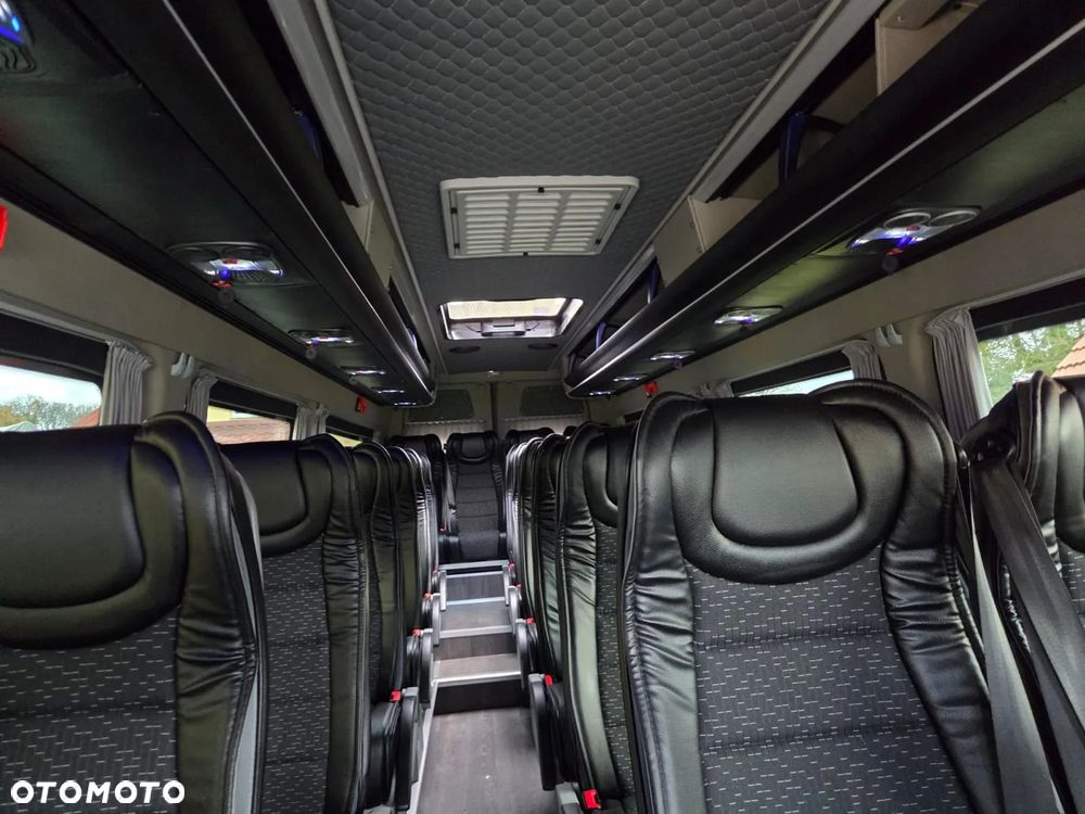 Mercedes-Benz Sprinter - 12