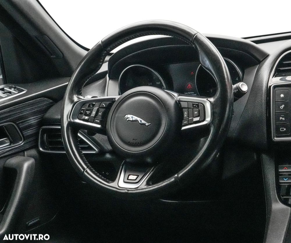 Jaguar F-Pace 20d AWD R-Sport - 16
