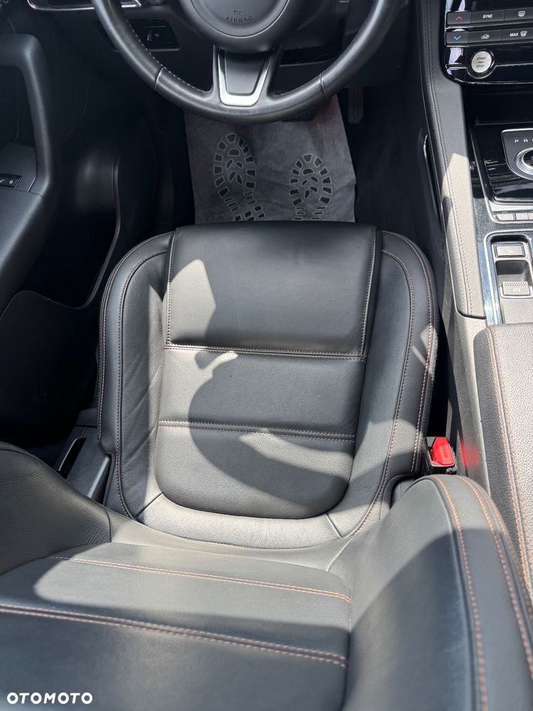 Jaguar F-Pace - 31
