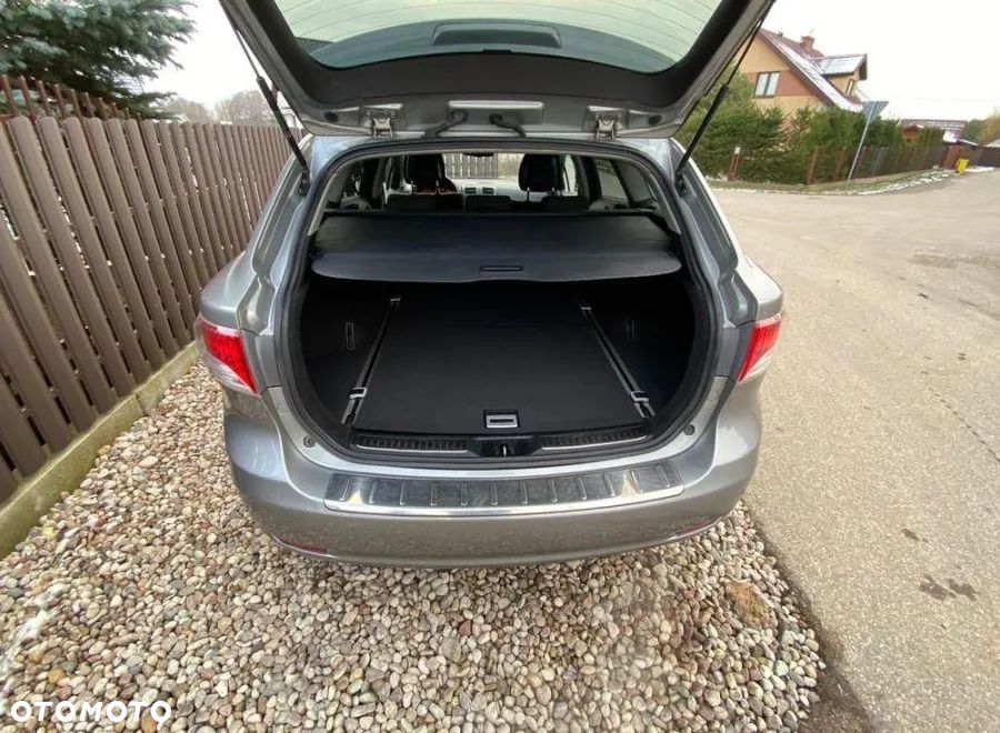 Toyota Avensis 2.0 Prestige - 23