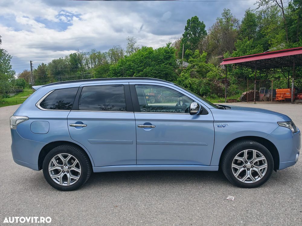 Mitsubishi Outlander - 9