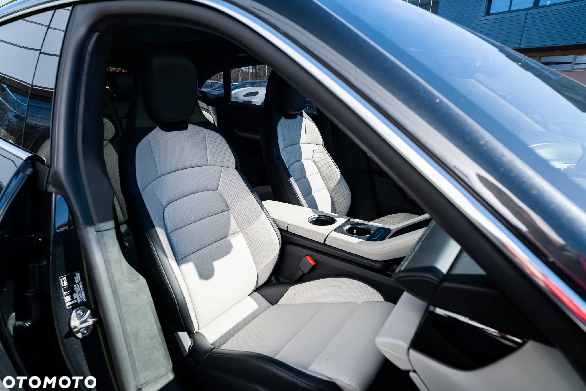 Porsche Taycan - 16