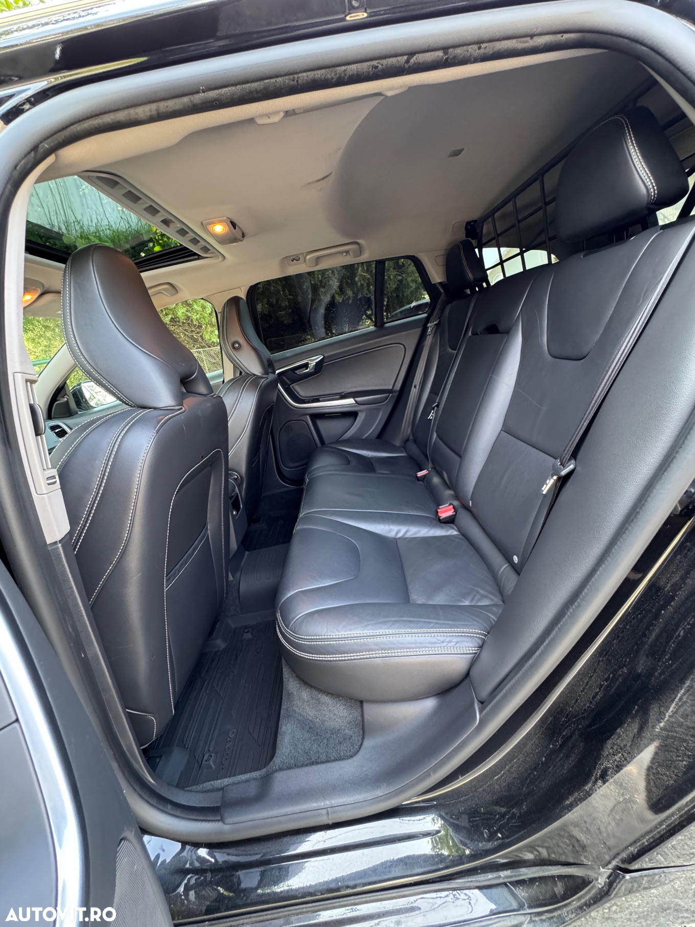 Volvo V60 D6 Plug-In-Hybrid AWD Geartronic Summum - 6