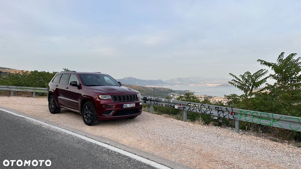 Jeep Grand Cherokee - 21