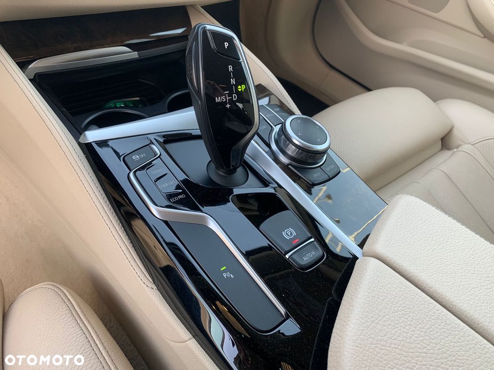 BMW Seria 5 530i GPF xDrive Luxury Line - 34