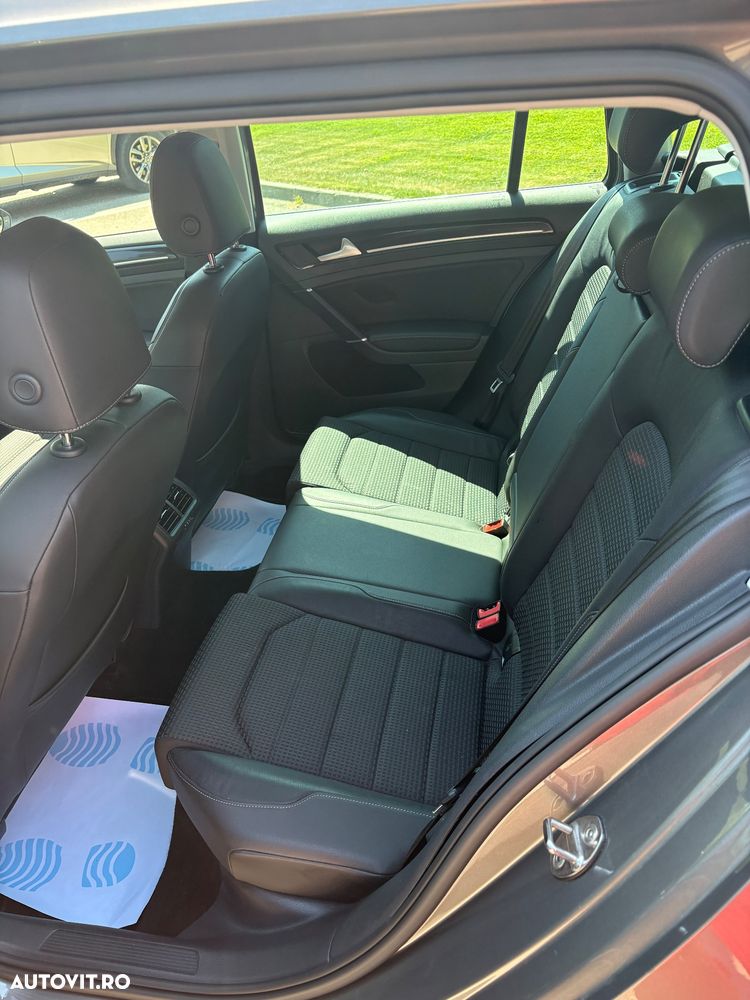 Volkswagen Golf - 10