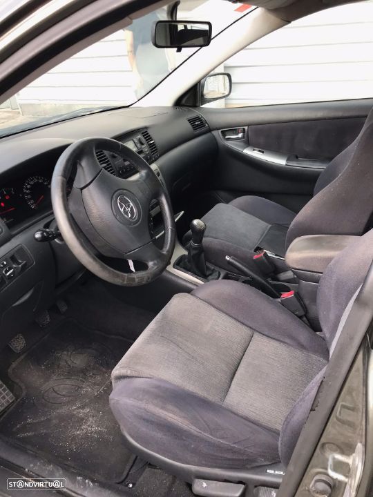 Toyota Corolla E12 2.0 D-4D 5P 2002 - Para Peças - 4