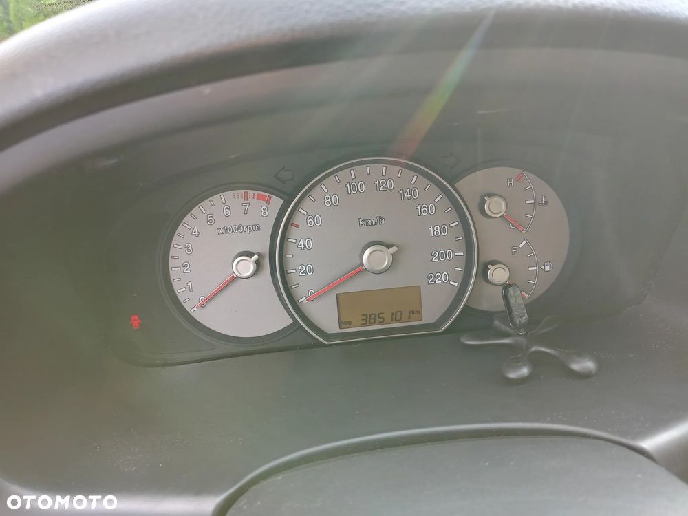 Kia Carens 2.0 EX - 16