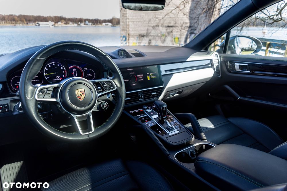 Porsche Cayenne Coupe E-Hybrid - 25