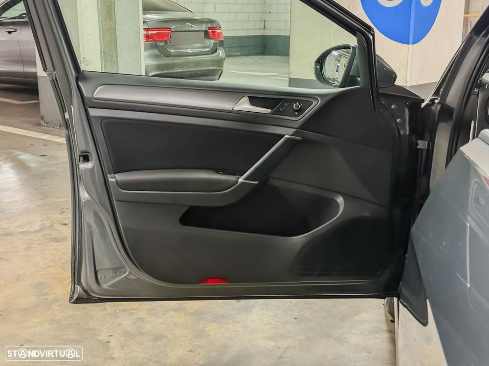 VW Golf Variant 1.6 TDi Confortline DSG - 15