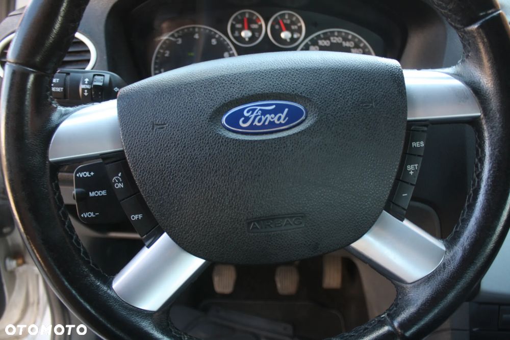 Ford Focus 1.6 16V Ghia - 21