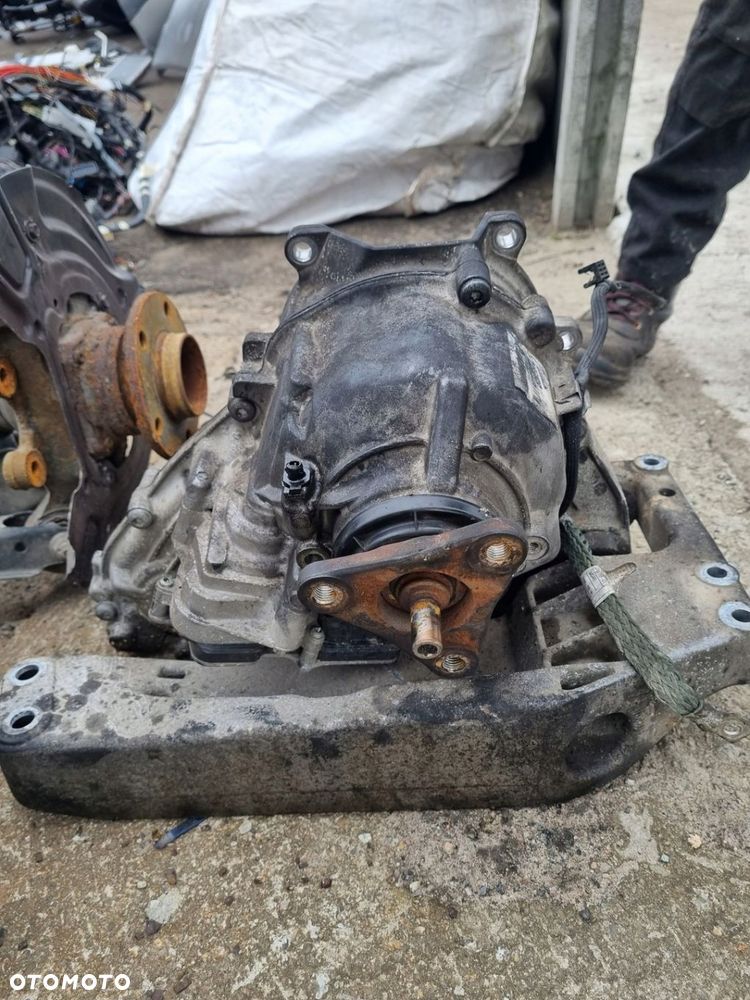 BMW X4 F26 14-18 r. 2,0 D reduktor skrzyni biegów 8643151 ** - 4