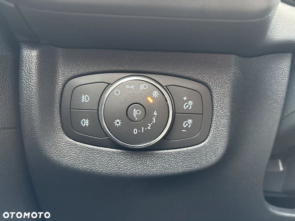 Ford Transit Courier - 19