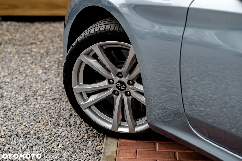 Hyundai Genesis Coupe 2.0 T - 9