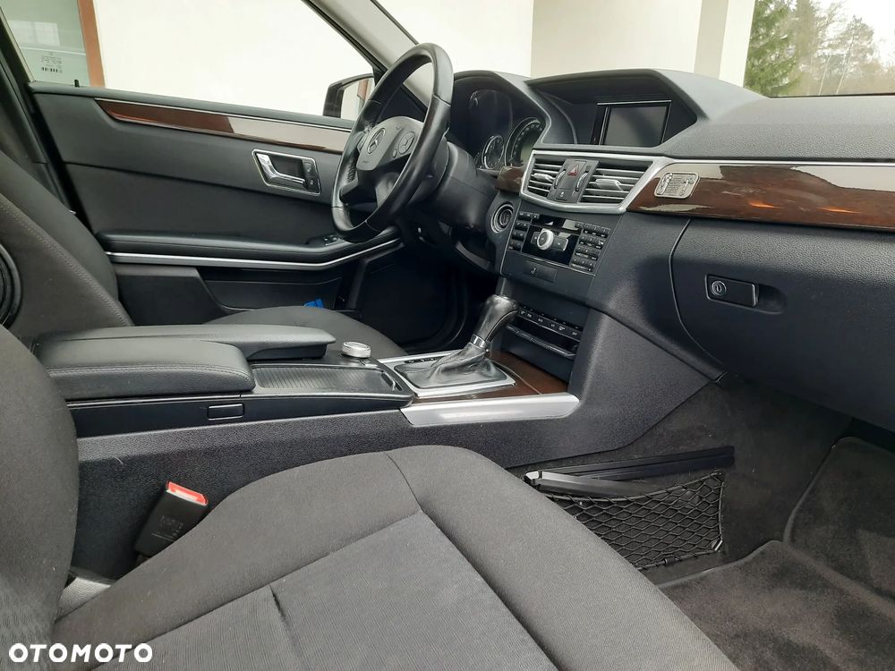 Mercedes-Benz Klasa E 250 CDI DPF BlueEFFICIENCY Automatik - 24