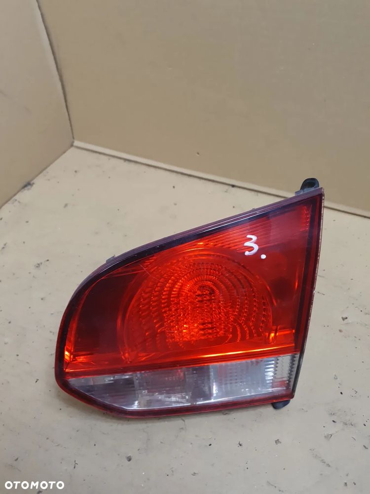 . LAMPA PRAWA W KLAPE VOLKSWAGEN GOLF 6 - 1