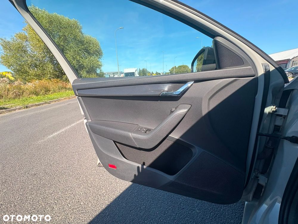Skoda Octavia 2.0 TDI DSG RS - 14