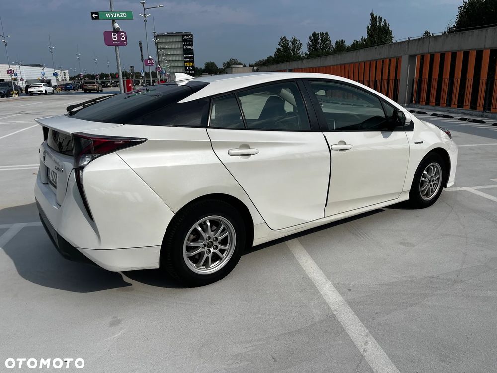 Toyota Prius - 4