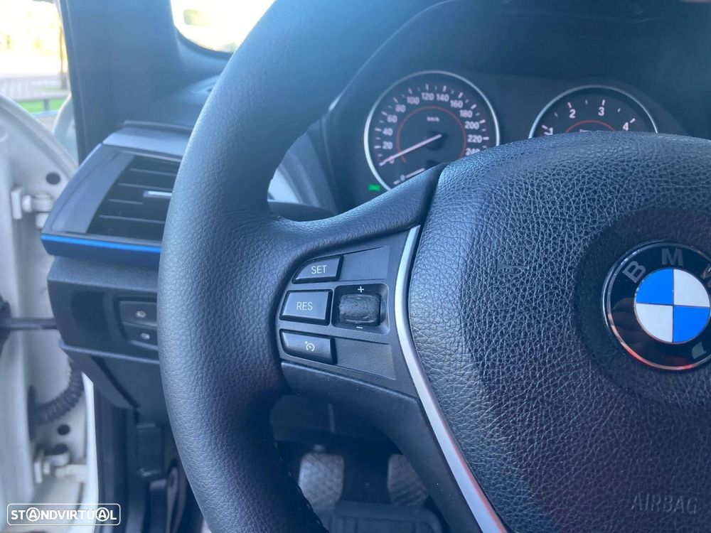 BMW 118 d Pack M - 15