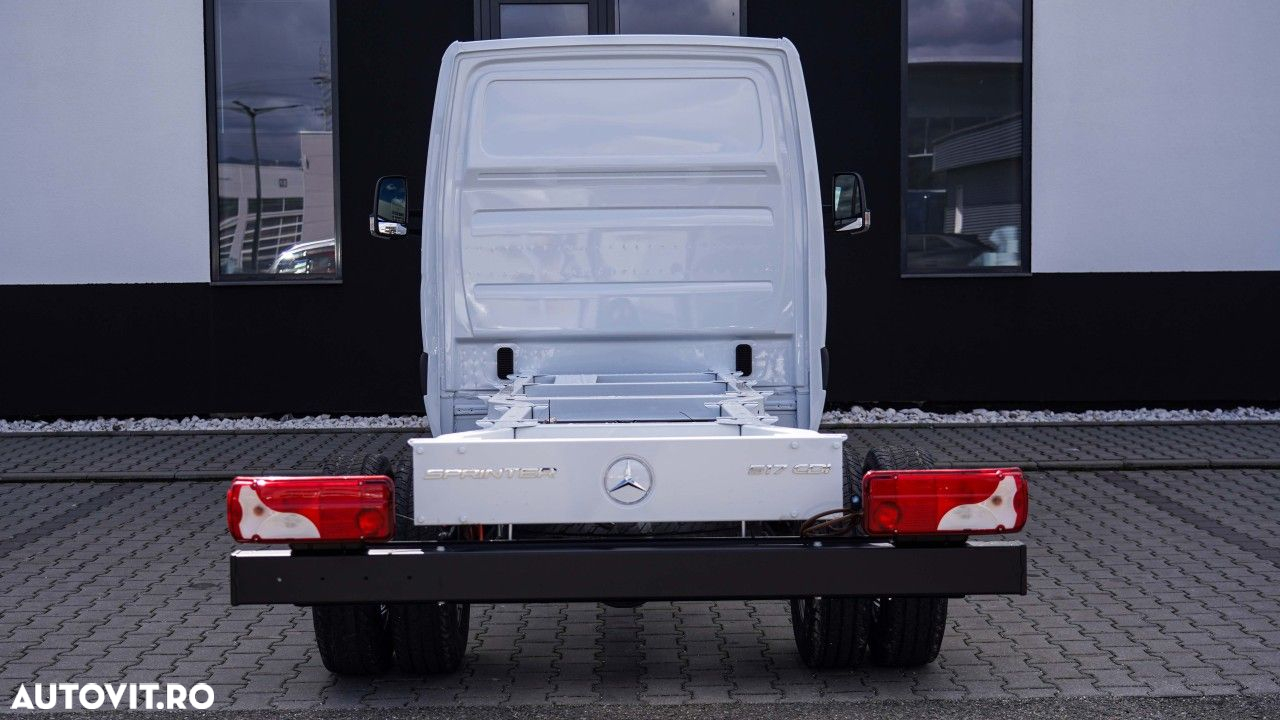 Mercedes-Benz Sprinter - 4