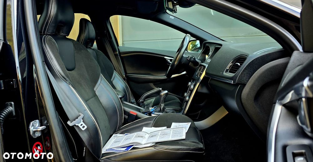 Volvo V40 D4 Drive-E R-Design Summum - 9