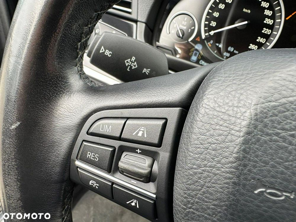 BMW Seria 5 525d xDrive - 22