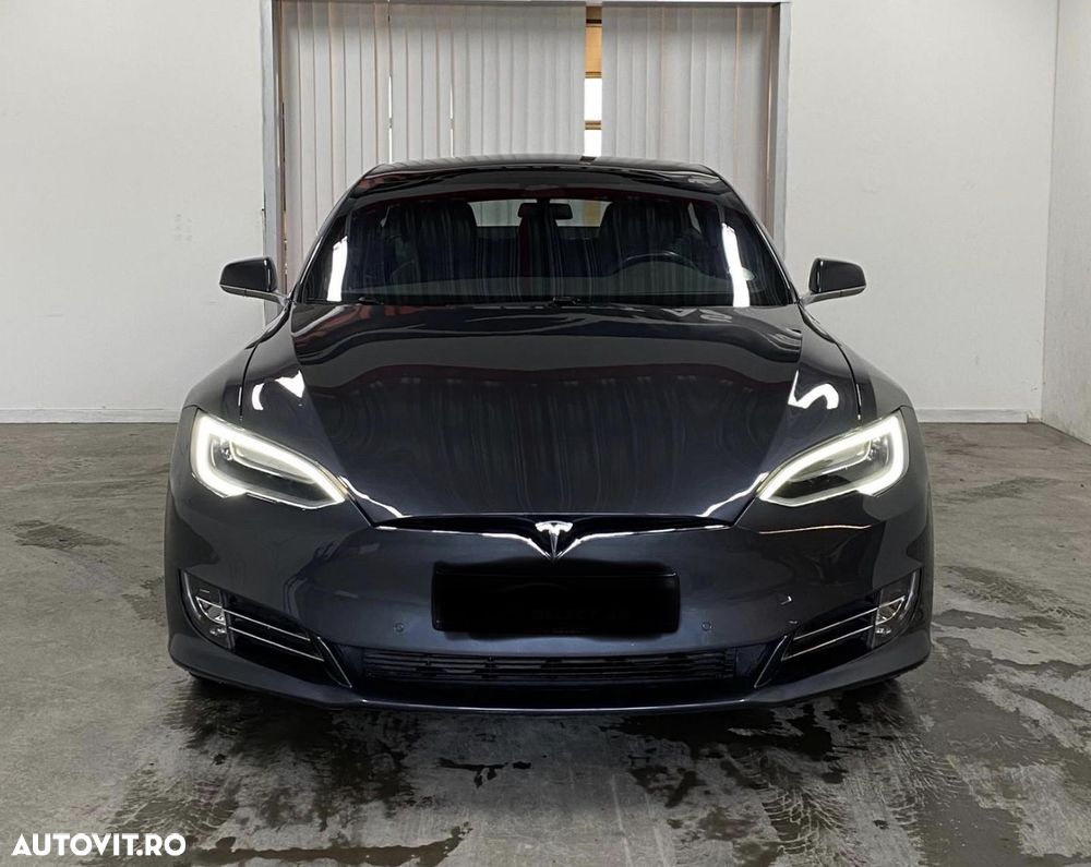 Tesla Model S - 1