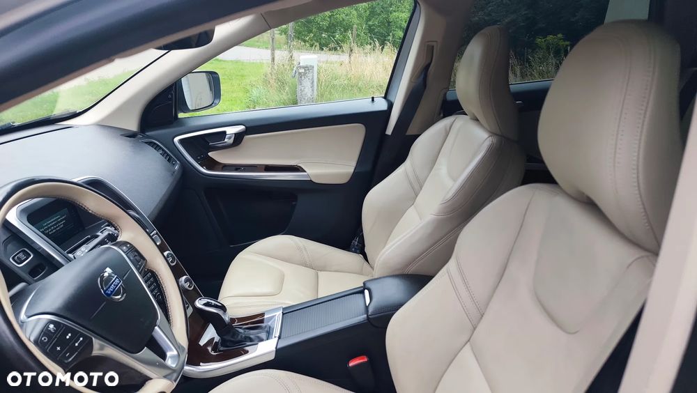 Volvo XC 60 D5 AWD Momentum - 37