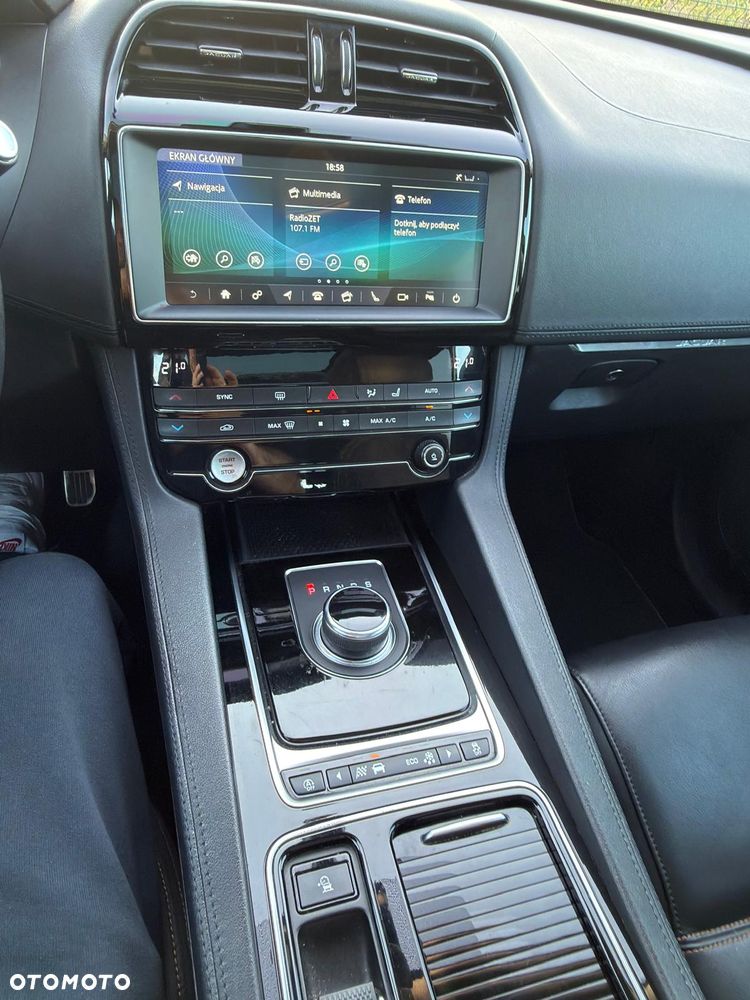 Jaguar F-Pace 2.0 i4P AWD Prestige - 24