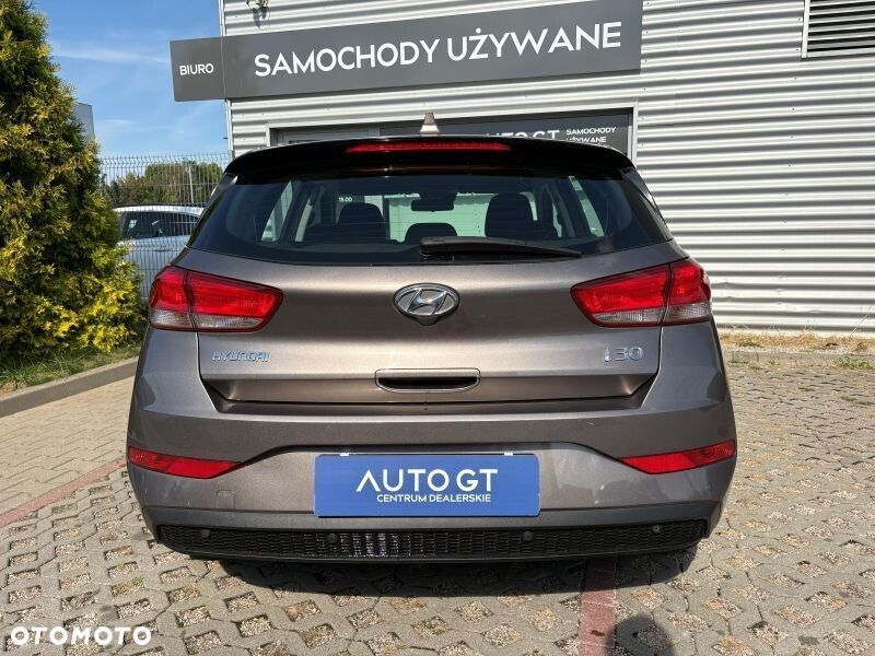Hyundai i30 1.5 DPI Classic + - 31