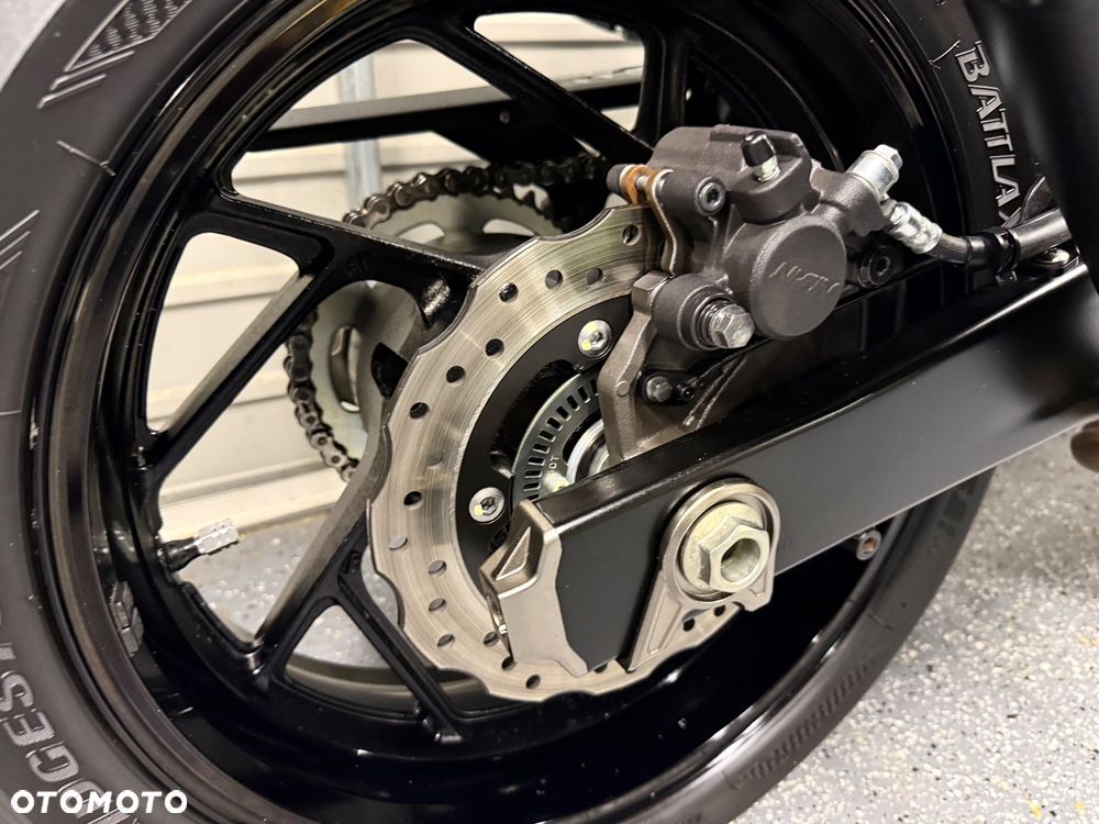 Suzuki GSX - 6