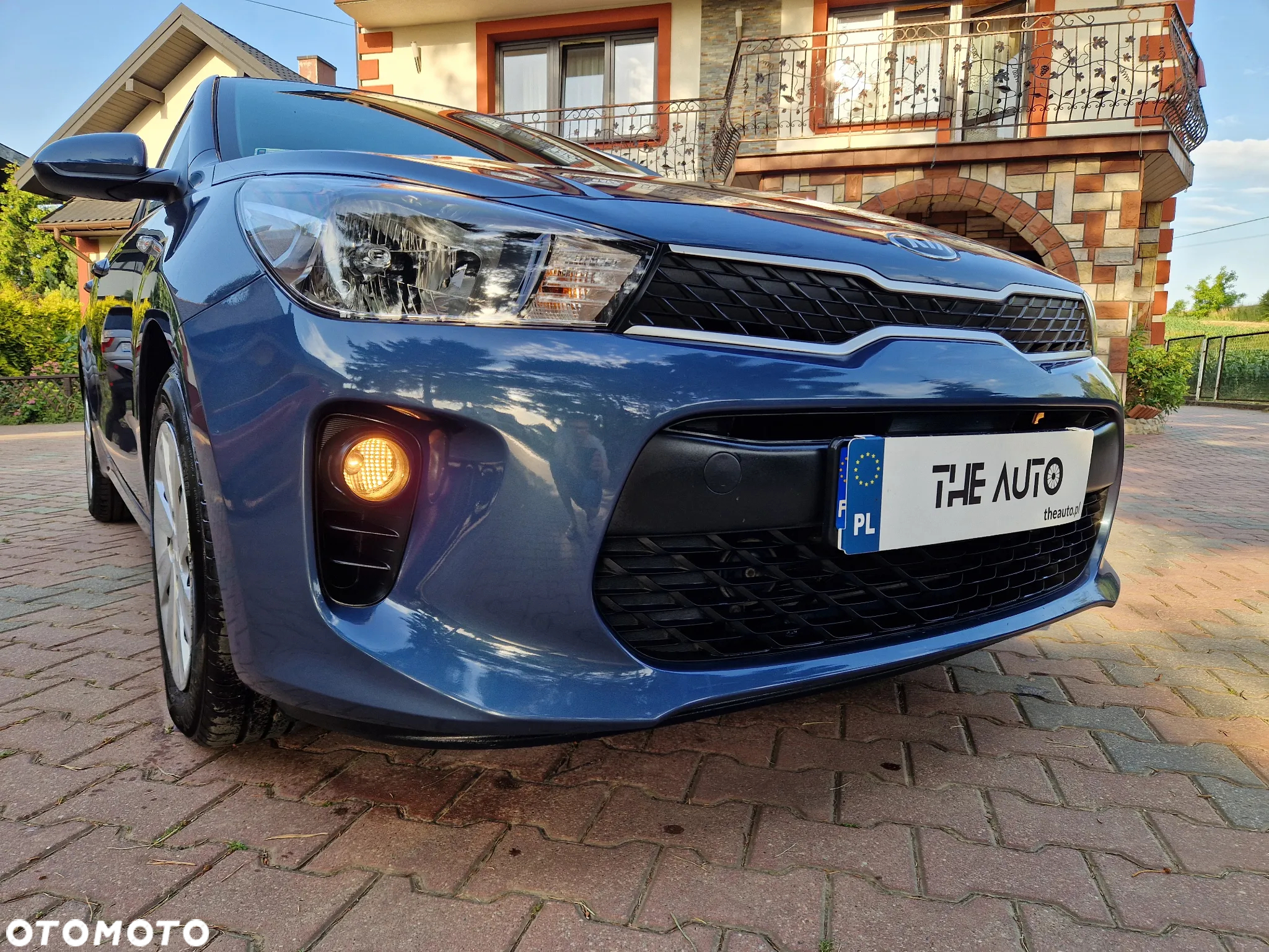 Kia Rio 1.2 L - 12