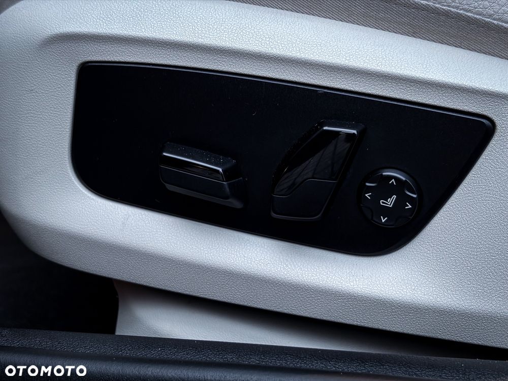 BMW Seria 5 520d xDrive Luxury Line - 38
